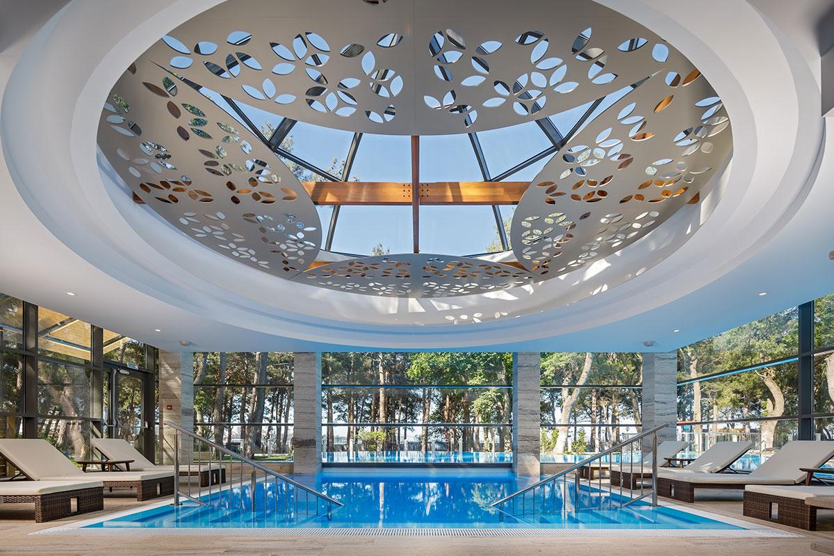 Крытый бассейн SPA-центра